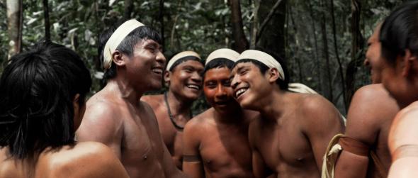 A reunião dos Korubo isolados com os familiares separados por conflitos. Foto de divulgação.