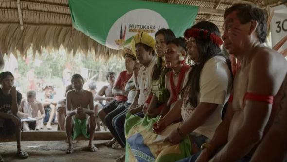 Representantes indígenas dos povos signatários da Aliança em Defesa dos Territórios reunidos no TI Yanomami.